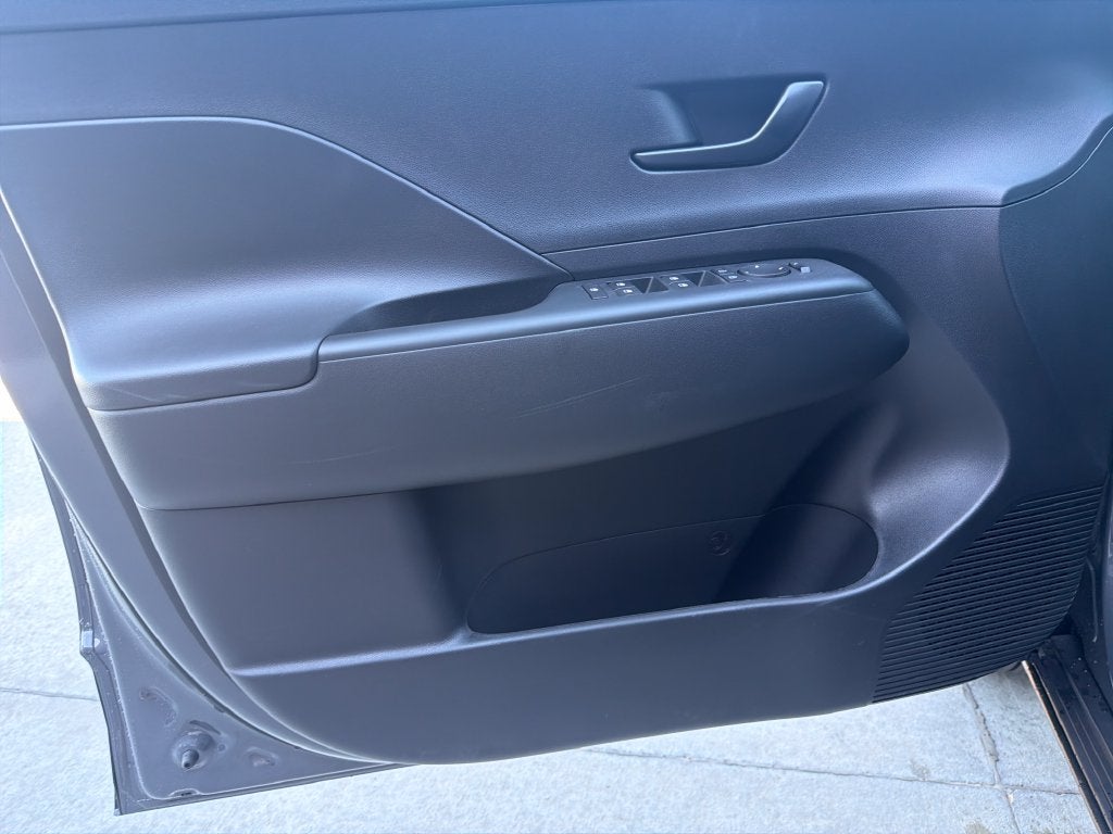2027 Hyundai Kona SE FWD