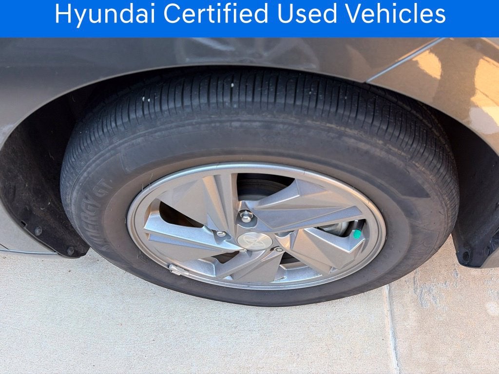 2025 Hyundai Elantra SE CERTIFIED