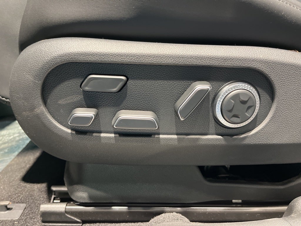 2024 Genesis GV60 Standard