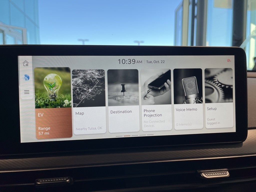 2024 Genesis GV60 Standard