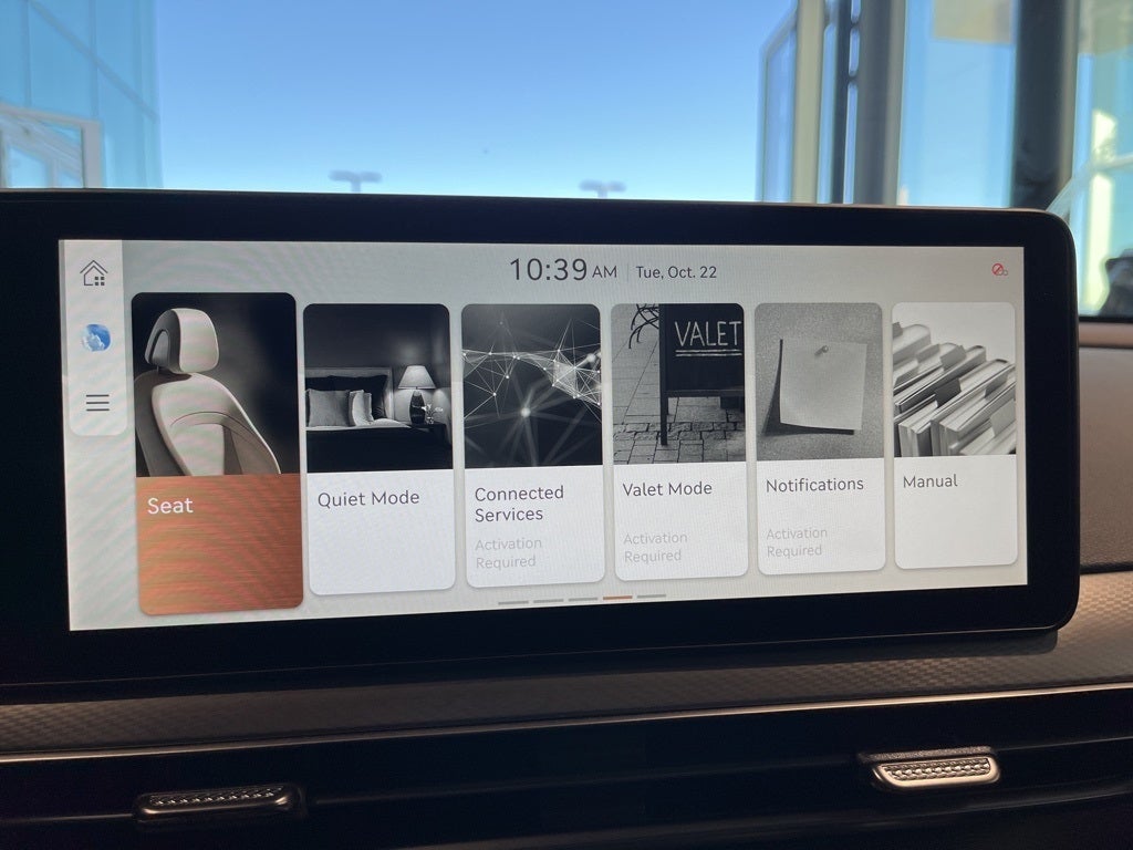 2024 Genesis GV60 Standard