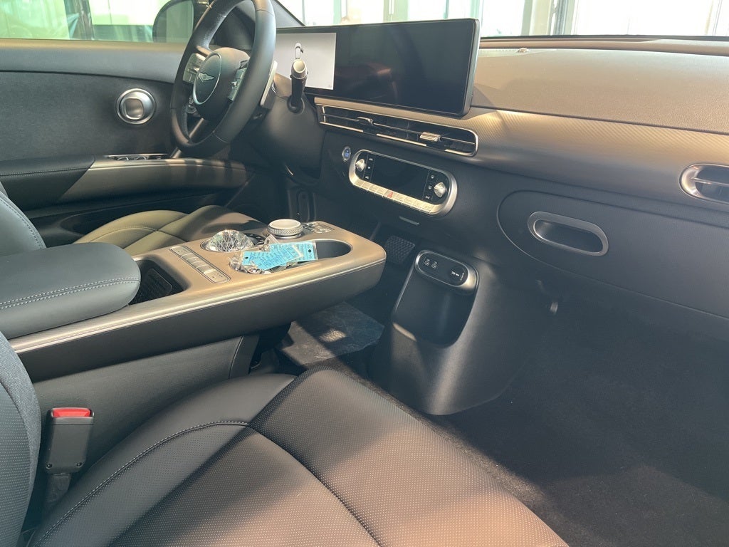 2024 Genesis GV60 Standard