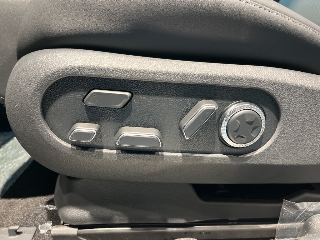 2024 Genesis GV60 Standard