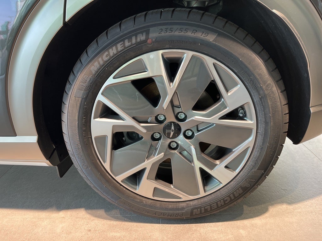 2024 Genesis GV60 Standard