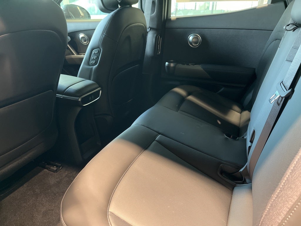 2024 Genesis GV60 Standard