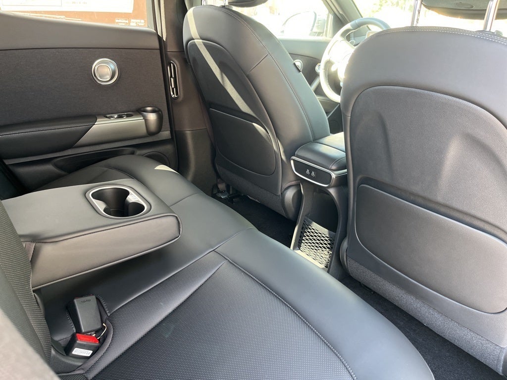 2024 Genesis GV60 Standard