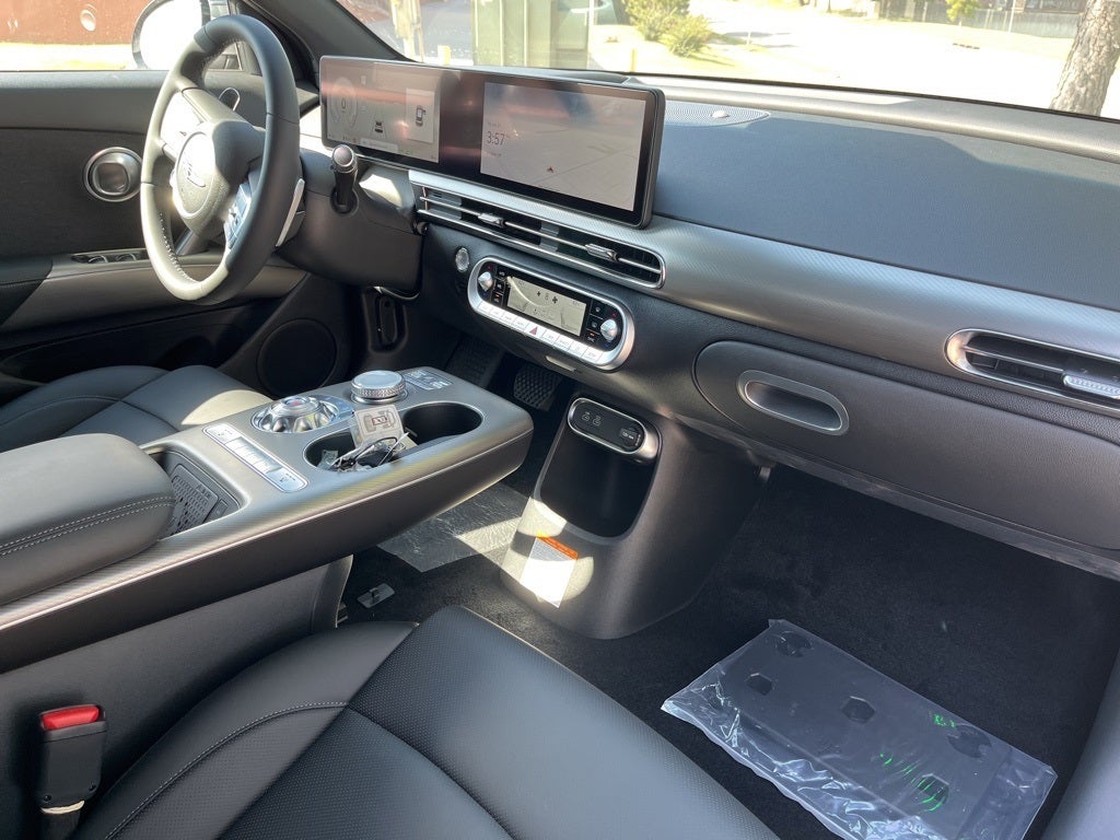 2024 Genesis GV60 Standard