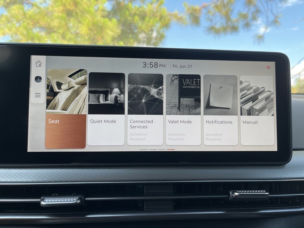 2024 Genesis GV60 Standard