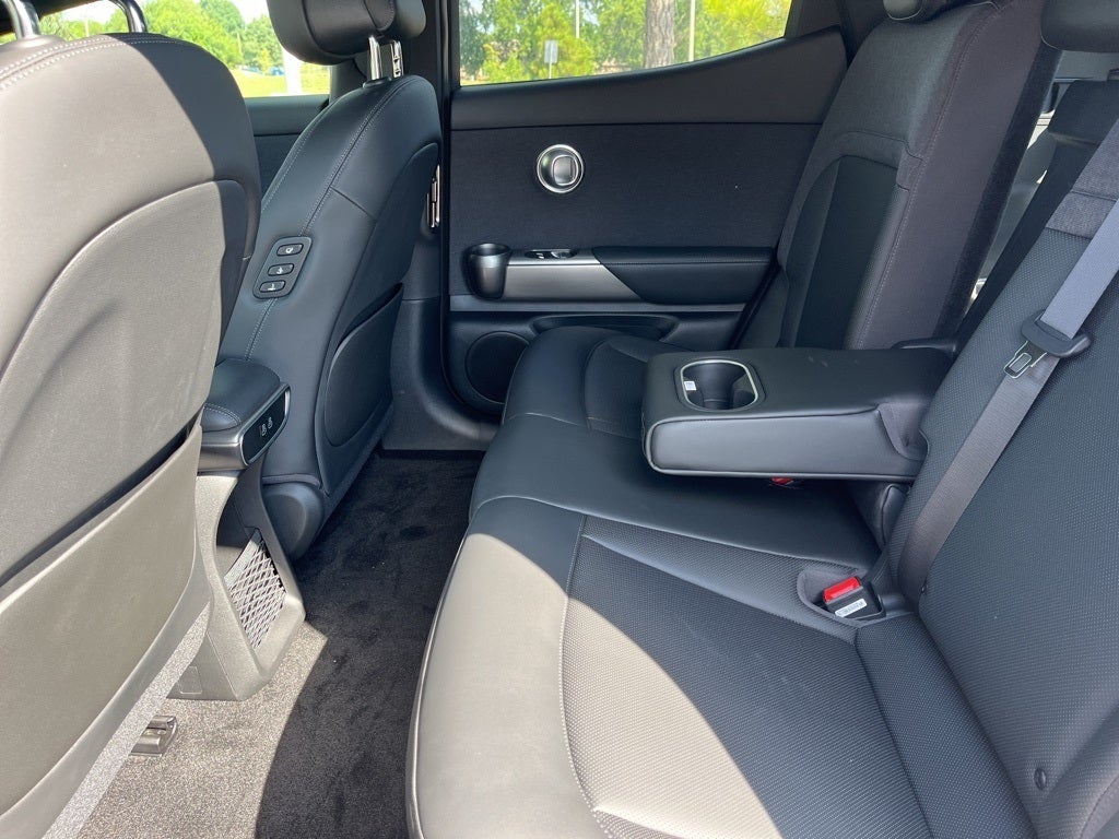 2024 Genesis GV60 Standard