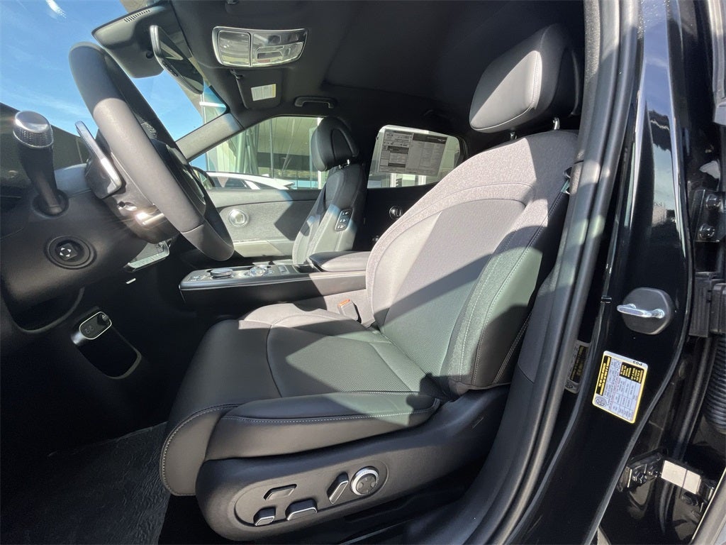 2025 Genesis GV60 Standard