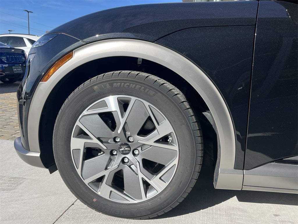 2025 Genesis GV60 Standard