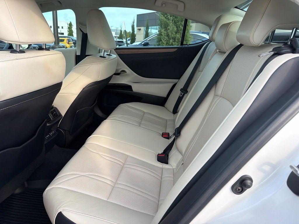 2025 Lexus ES 300h Luxury
