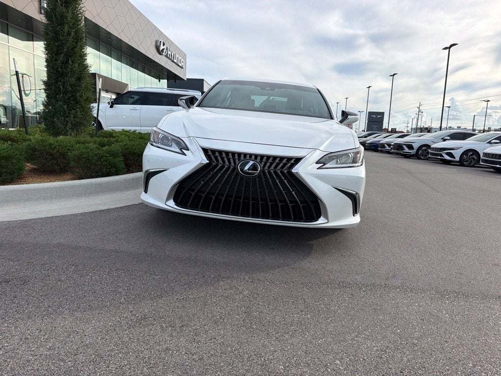 2025 Lexus ES 300h Luxury