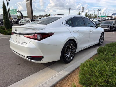 2025 Lexus ES 300h Luxury