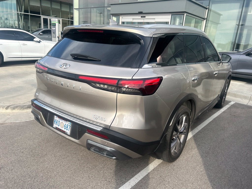 2022 INFINITI QX60 LUXE