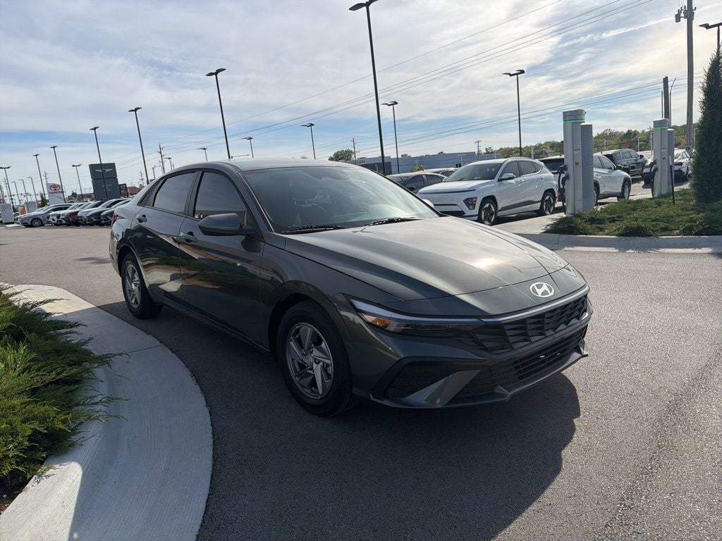 2025 Hyundai Elantra SE
