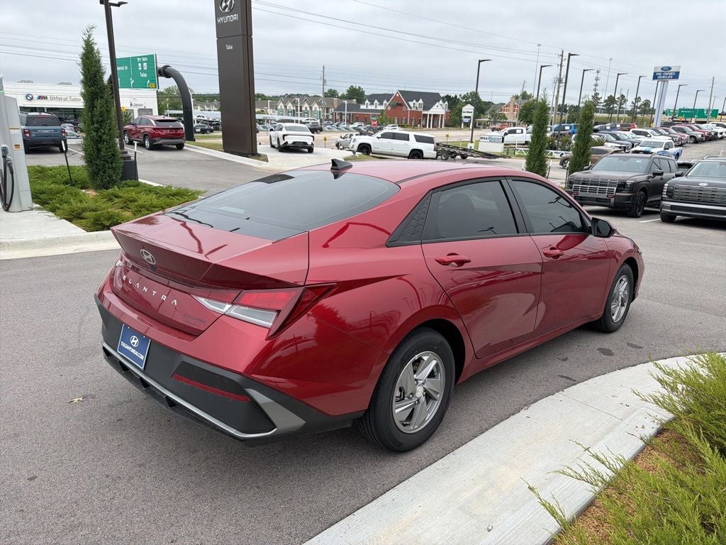 2025 Hyundai Elantra SE