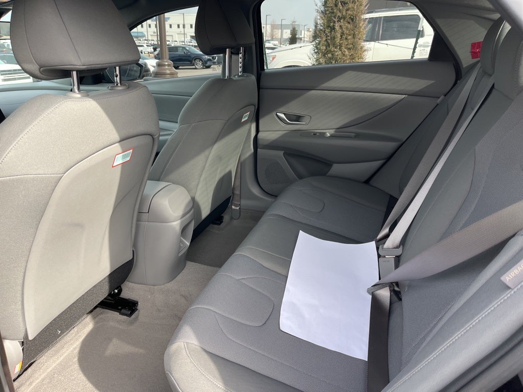 2025 Hyundai Elantra SE