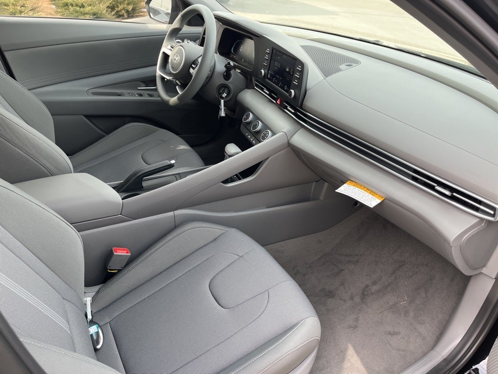 2025 Hyundai Elantra SE