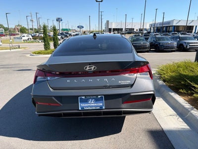 2025 Hyundai Elantra SE