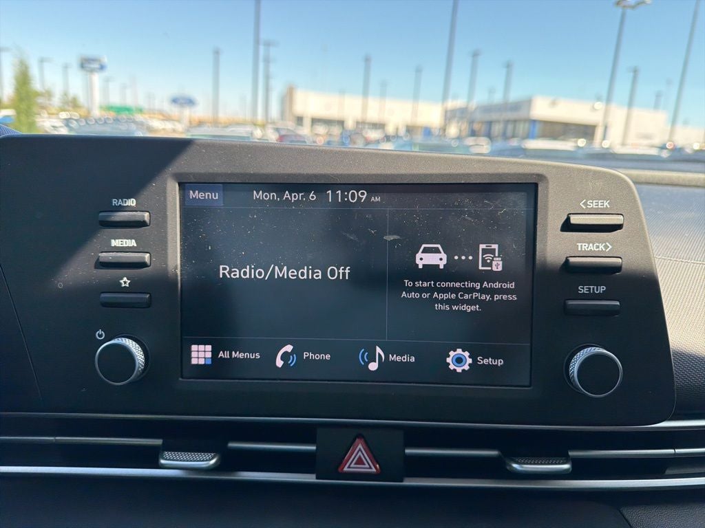 2024 Hyundai Elantra SE