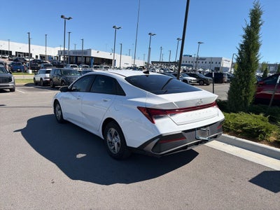 2024 Hyundai Elantra SE