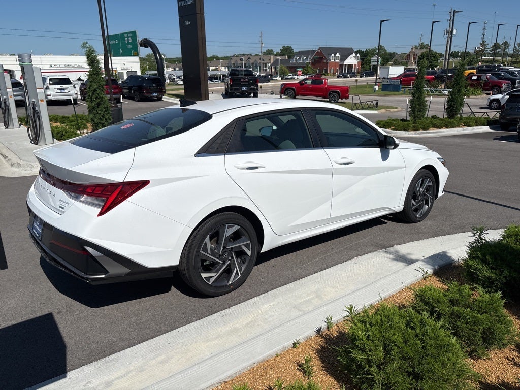 2025 Hyundai Elantra Hybrid Limited