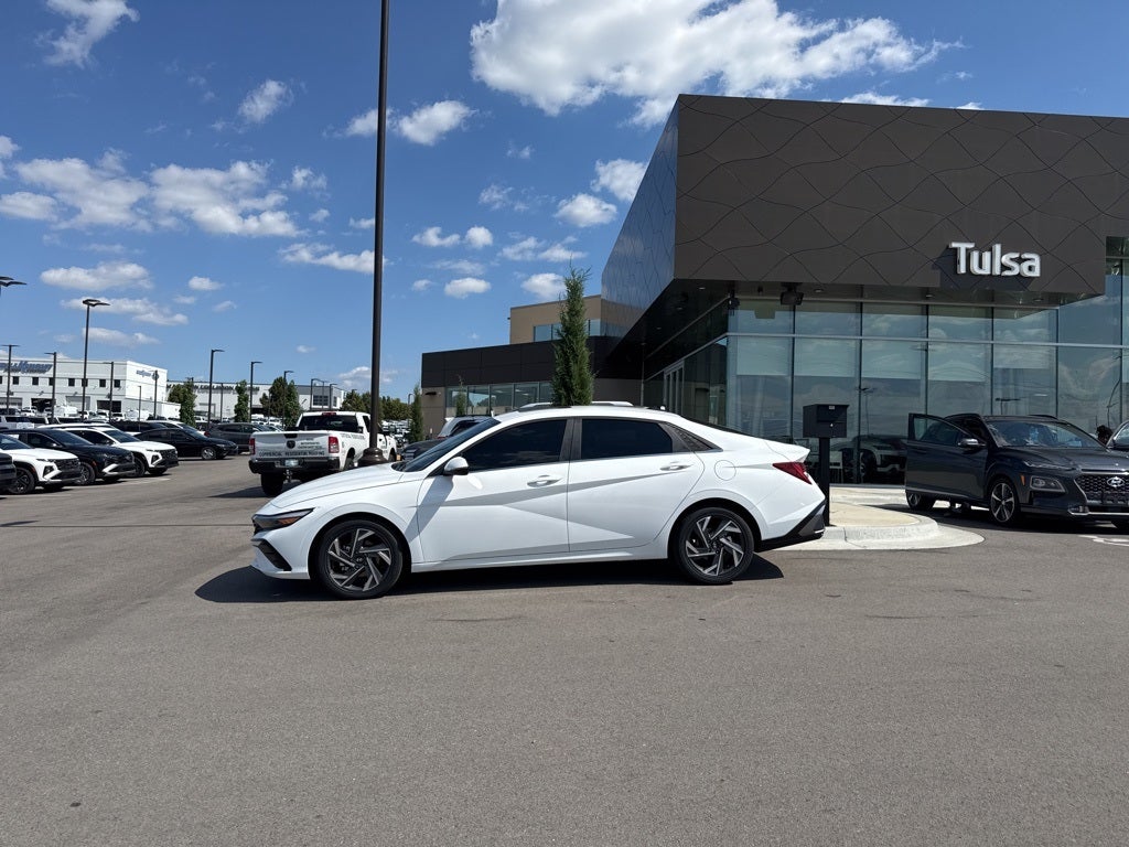 2025 Hyundai Elantra Hybrid Limited